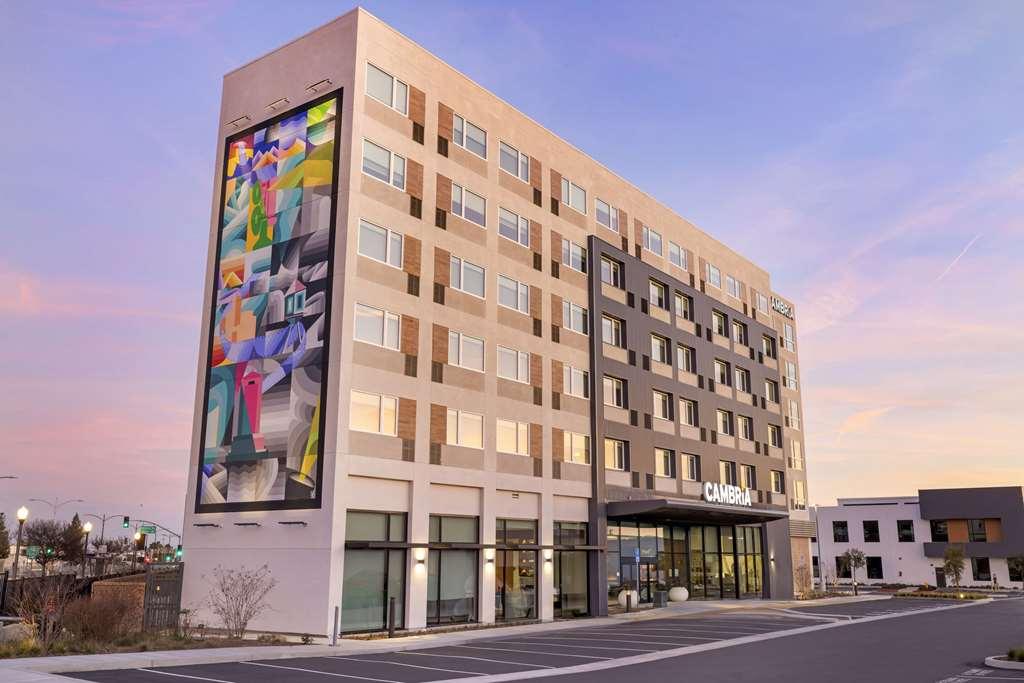 Cambria Hotel Burbank Airport Екстер'єр фото