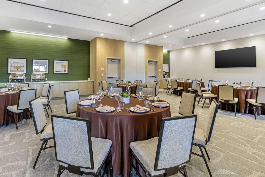 Cambria Hotel Burbank Airport Зручності фото