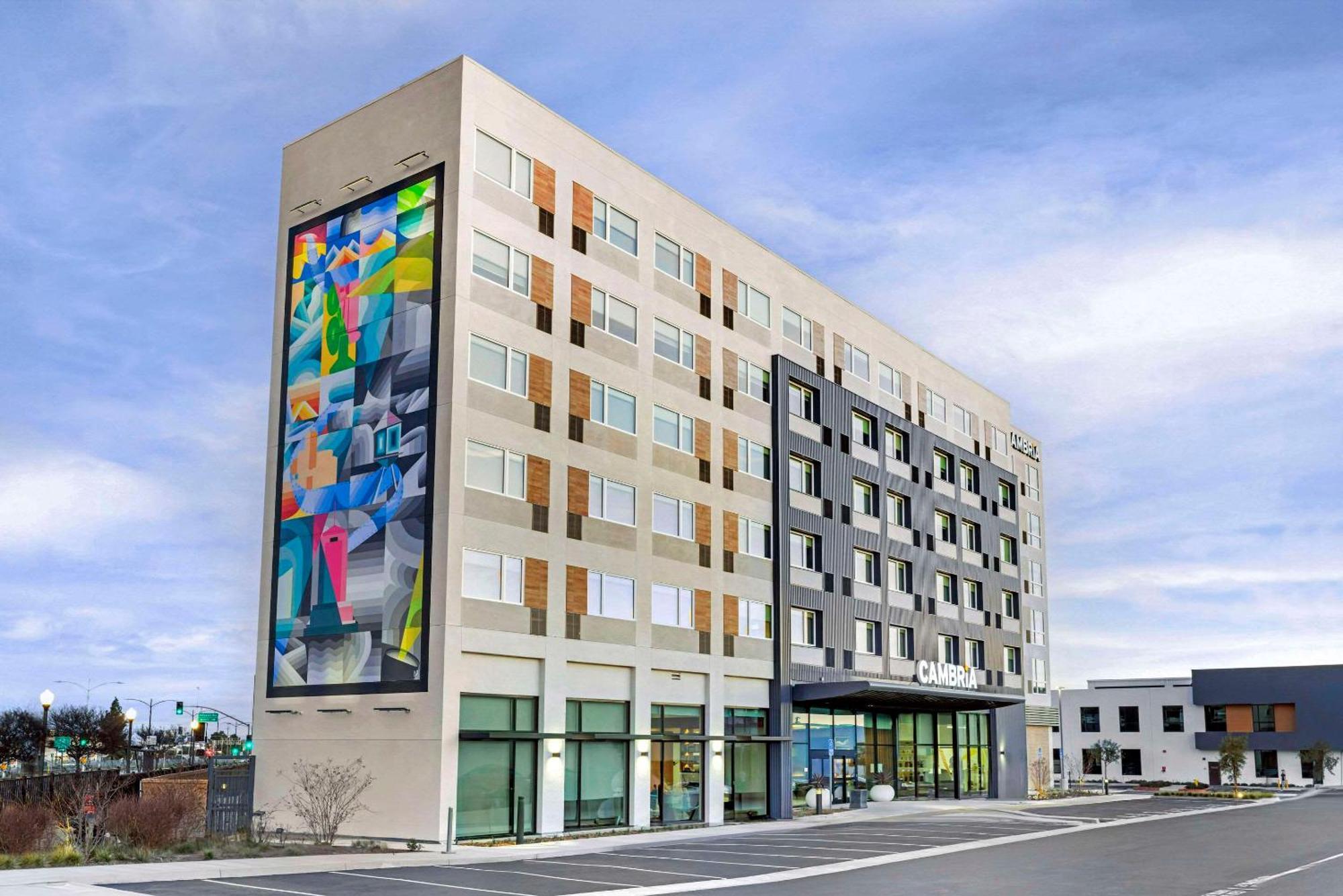 Cambria Hotel Burbank Airport Екстер'єр фото
