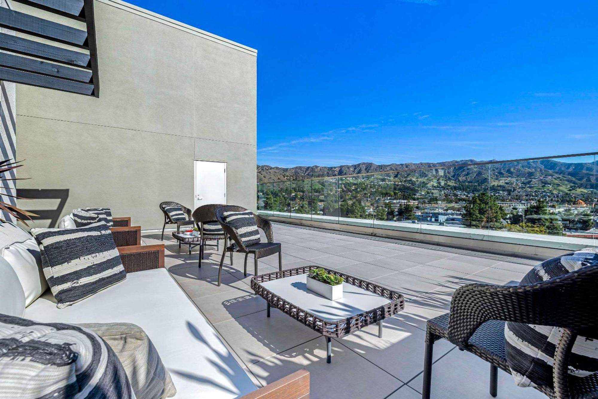 Cambria Hotel Burbank Airport Екстер'єр фото