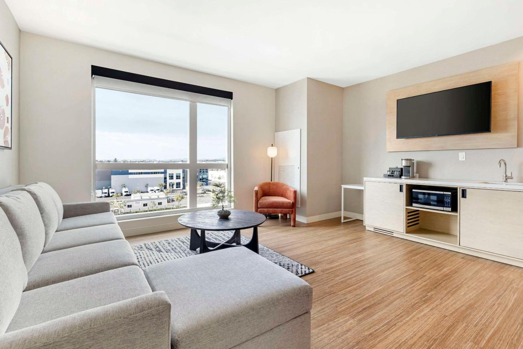 Cambria Hotel Burbank Airport Екстер'єр фото