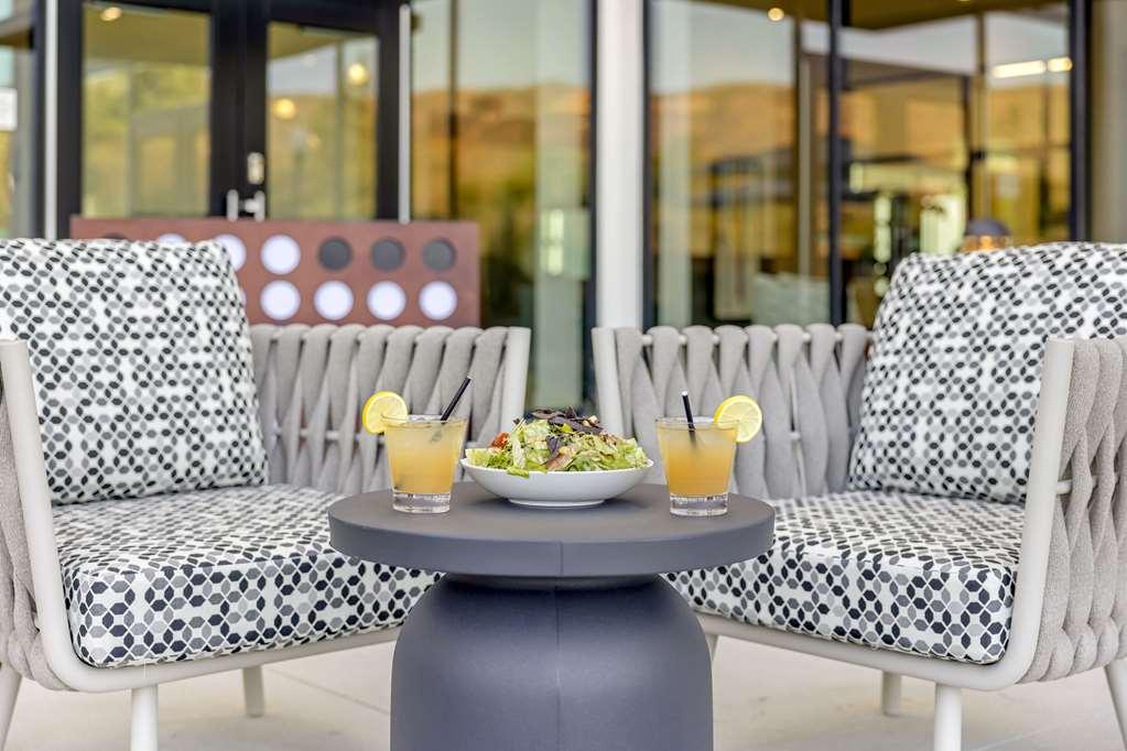 Cambria Hotel Burbank Airport Зручності фото