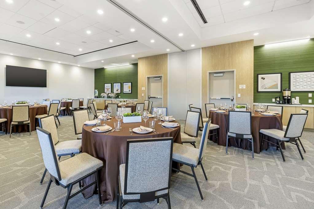 Cambria Hotel Burbank Airport Зручності фото