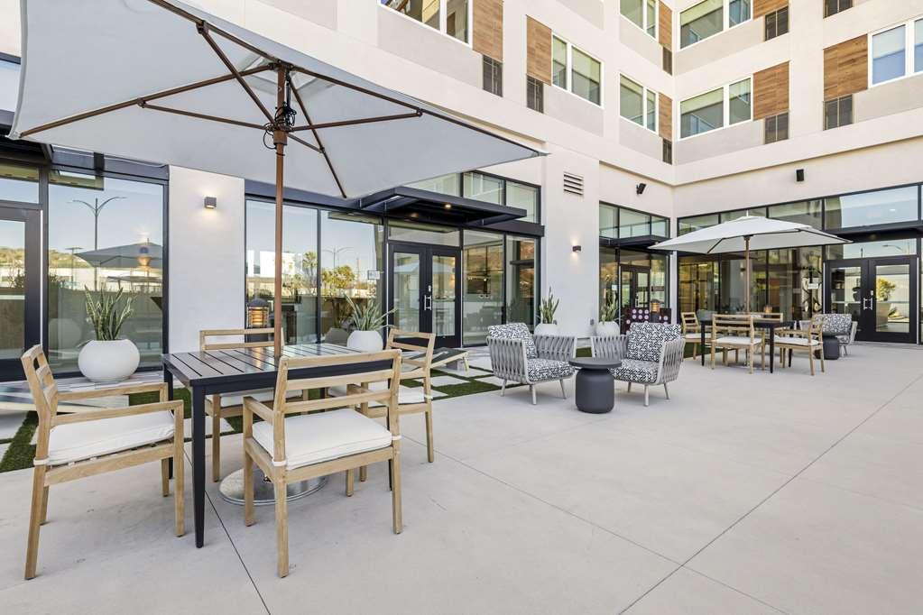 Cambria Hotel Burbank Airport Зручності фото